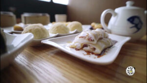 Tim Ho Wan - Pictute of rice roll and bbq pork bun