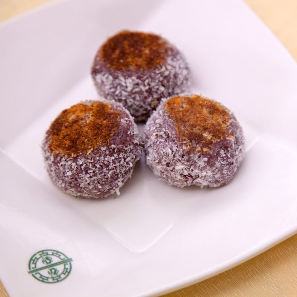 Tim Ho Wan - Picture of pan fried pineapple black rice mochi