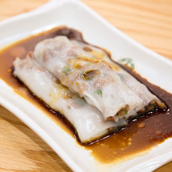 Tim Ho Wan - Picture of steamed rice roll with BBQ pork